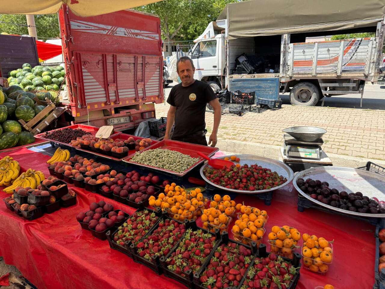 Konya’nın pazarlarında yaz bereketi! Tezgahlar renklendi, fiyatlar dikkat çekti 19